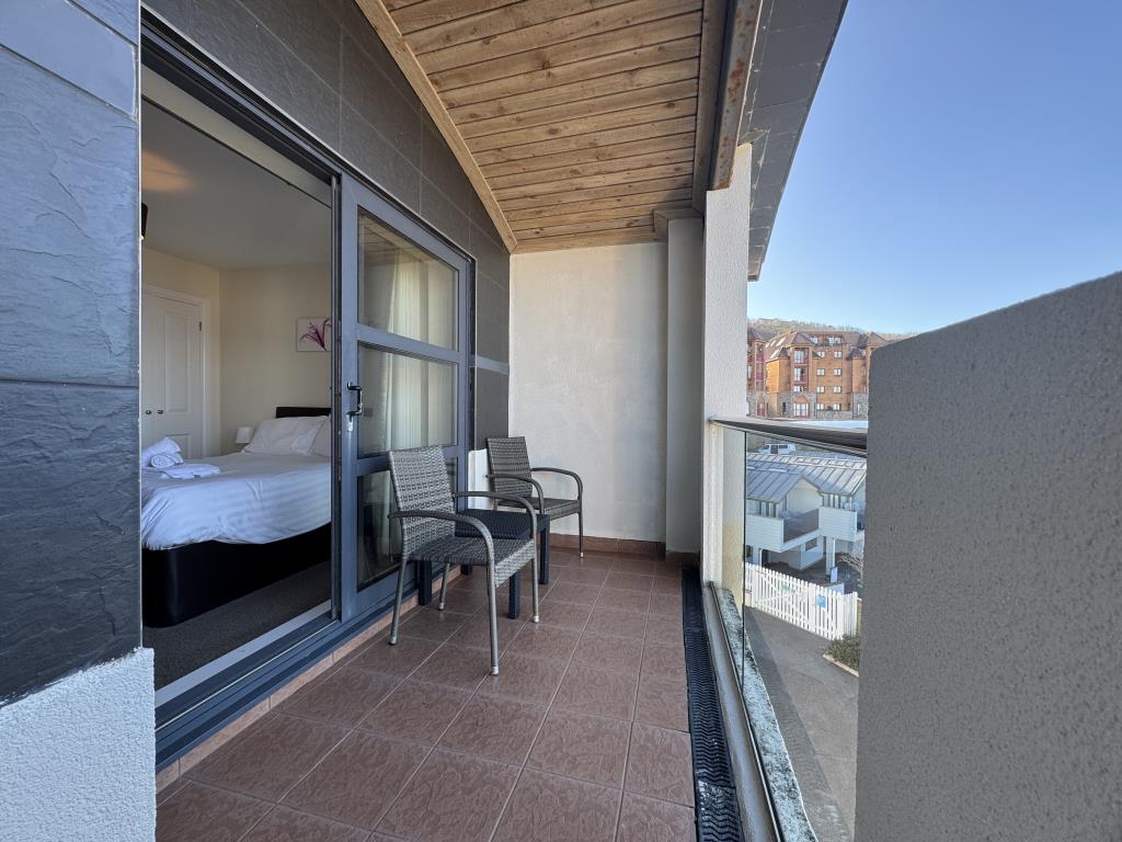 Lot: 78 - TOP FLOOR HOLIDAY APARTMENT WITH SEA VIEWS - Balcony